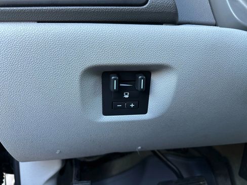 Used 2011 GMC Sierra 2500 SLT w/ SLT Convenience Package image 24