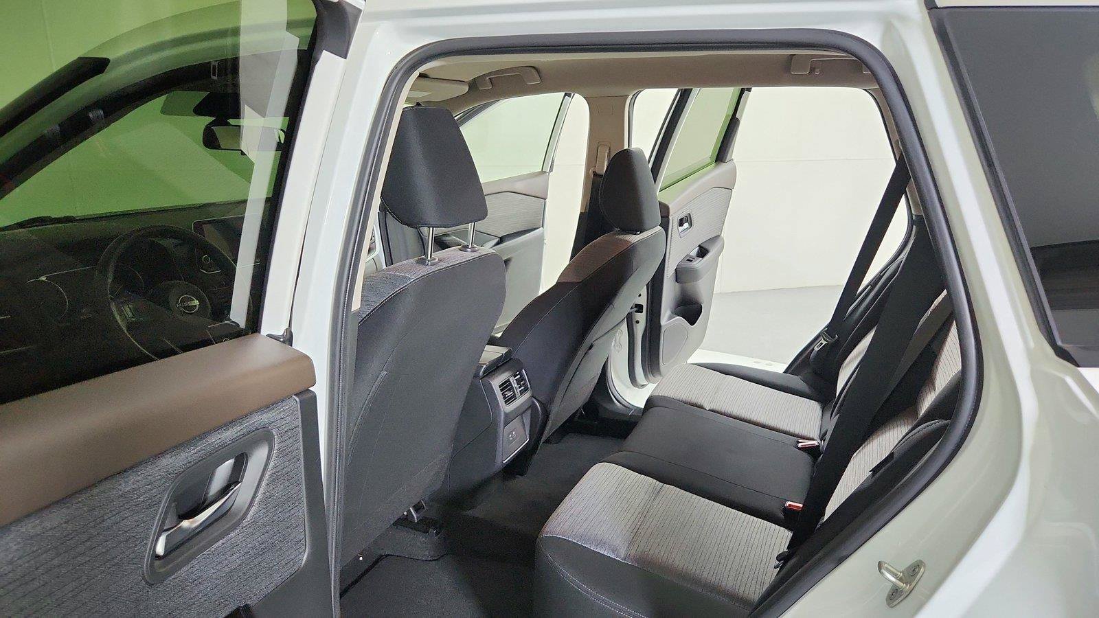 Used 2023 Nissan Rogue SV FWD image 23