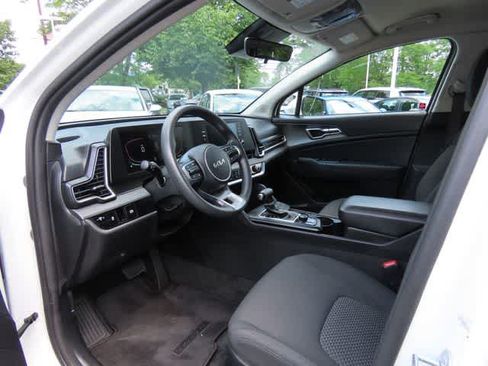 Used 2023 Kia Sportage LX AWD/4WD image 2