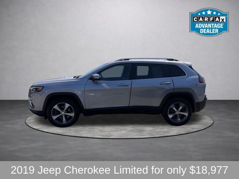 Used 2019 Jeep Cherokee Limited AWD/4WD image 6