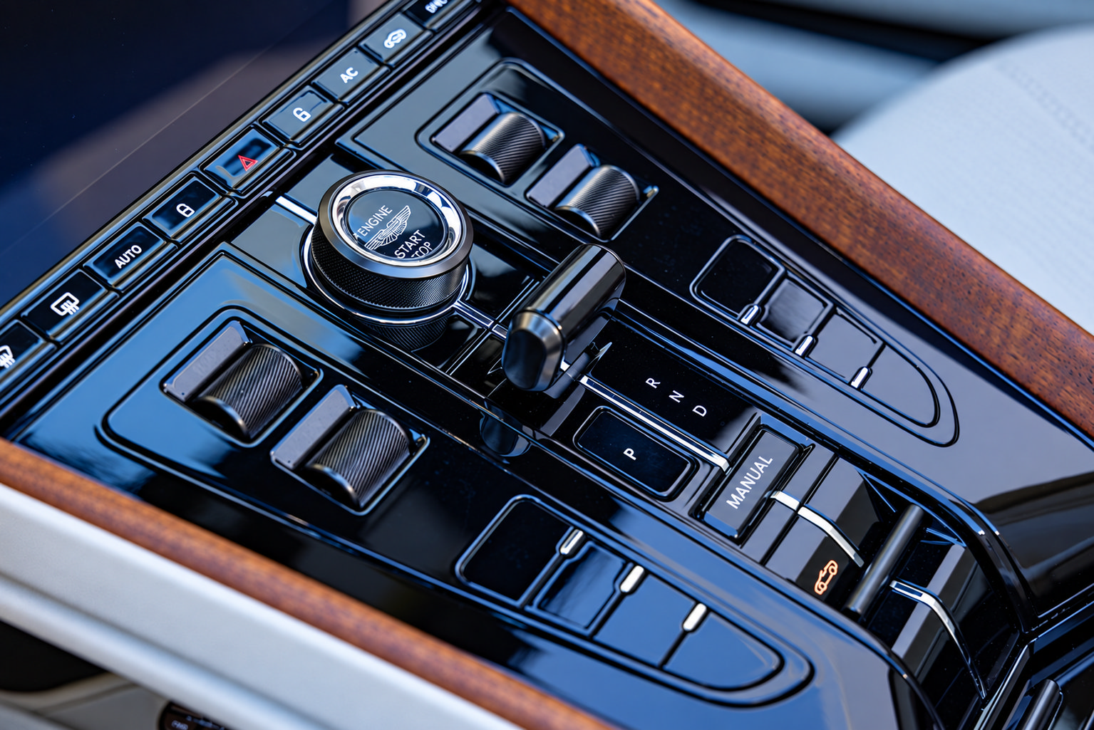 Used 2024 Aston Martin DB12 Convertible RWD image 26