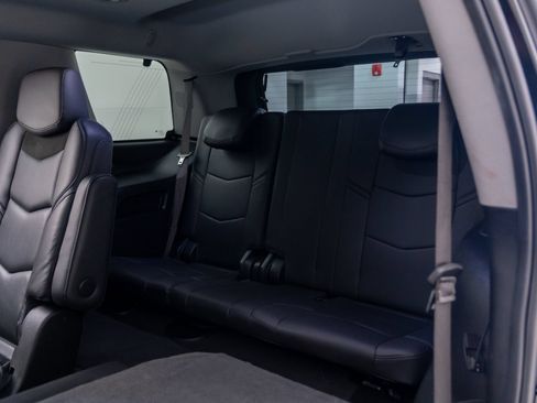 Used 2019 Cadillac Escalade Luxury AWD/4WD image 18