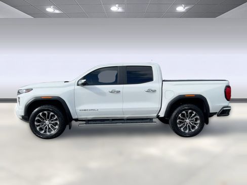 Used 2024 GMC Canyon Denali image 2