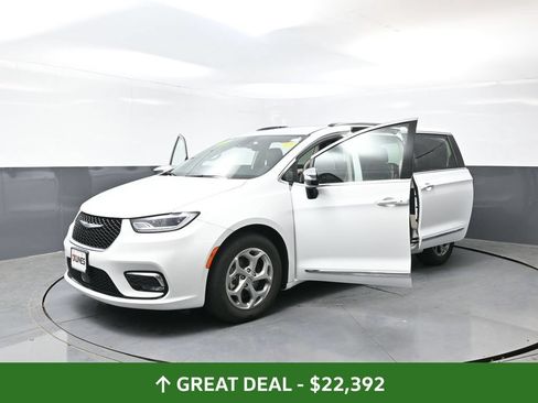 Used 2023 Chrysler Pacifica Limited FWD image 61