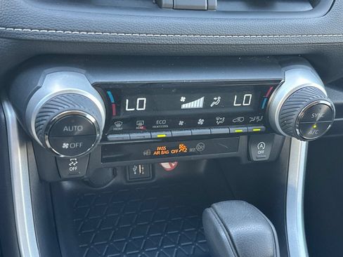 Used 2025 Toyota RAV4 XLE FWD image 25