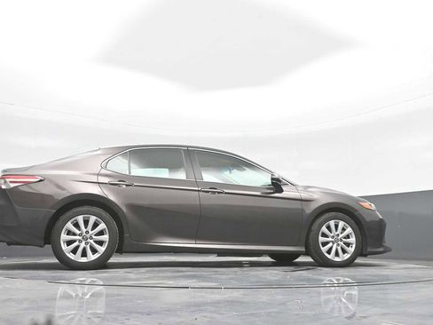 Used 2019 Toyota Camry LE image 31