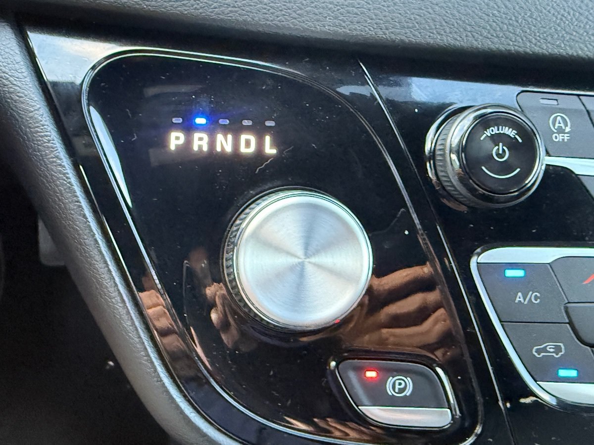 Used 2025 Chrysler Pacifica Select FWD image 35