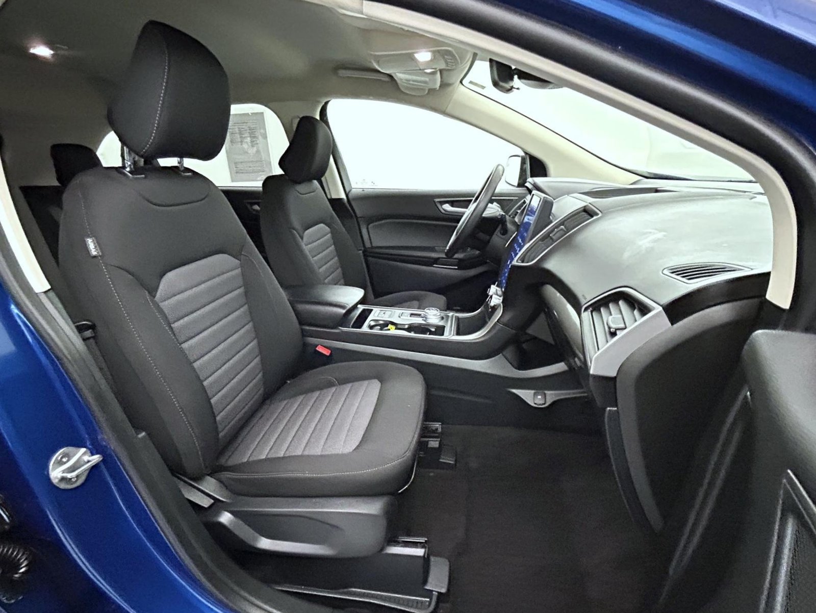 Used 2024 Ford Edge SE w/ Black Appearance Package AWD/4WD image 15