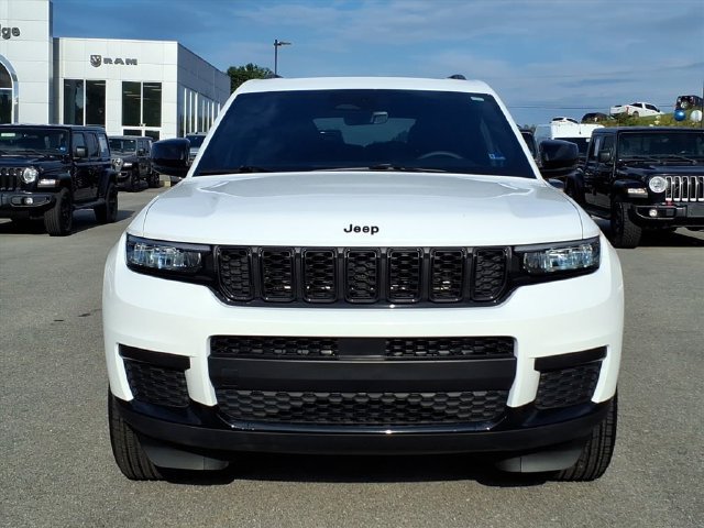 Used 2025 Jeep Grand Cherokee L Altitude AWD/4WD image 11