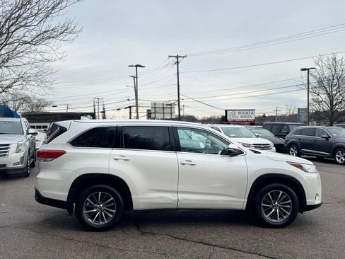 Used 2017 Toyota Highlander XLE image 7