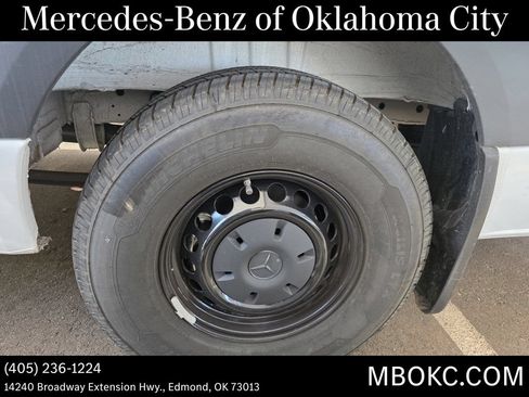 Used 2025 Mercedes-Benz Sprinter 2500 image 4