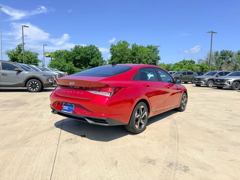 Used 2023 Hyundai Elantra SEL w/ Convenience Package FWD image 5