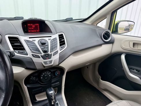 Used 2013 Ford Fiesta SE image 16