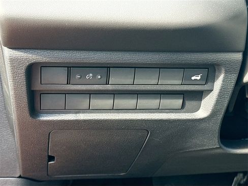 New 2025 Mitsubishi Outlander SE image 10