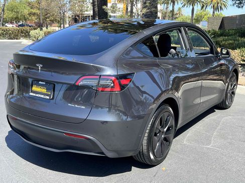 Used 2025 Tesla Model Y Long Range AWD/4WD image 17