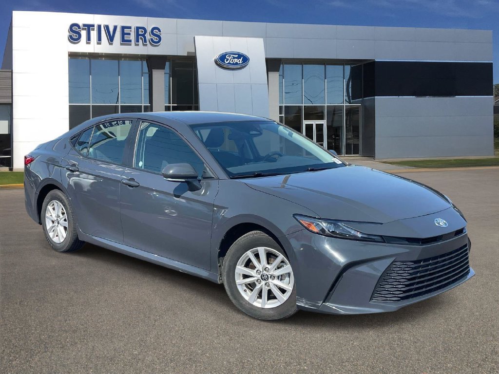 Used 2025 Toyota Camry LE FWD image 1