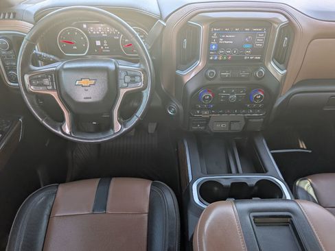 Used 2022 Chevrolet Silverado 2500 High Country w/ Z71 Off-Road Package image 8