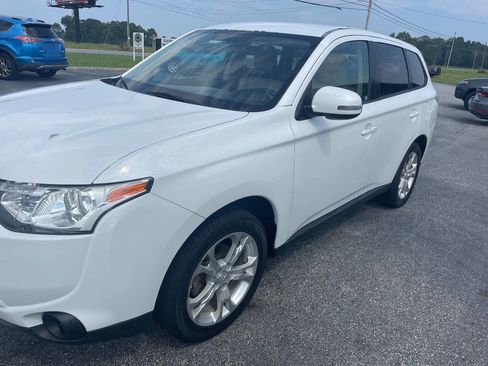 Used 2014 Mitsubishi Outlander SE image 7