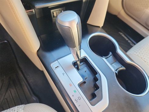 Used 2014 Toyota Camry LE image 15