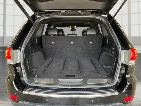 Used 2017 Jeep Grand Cherokee Limited AWD/4WD image 11