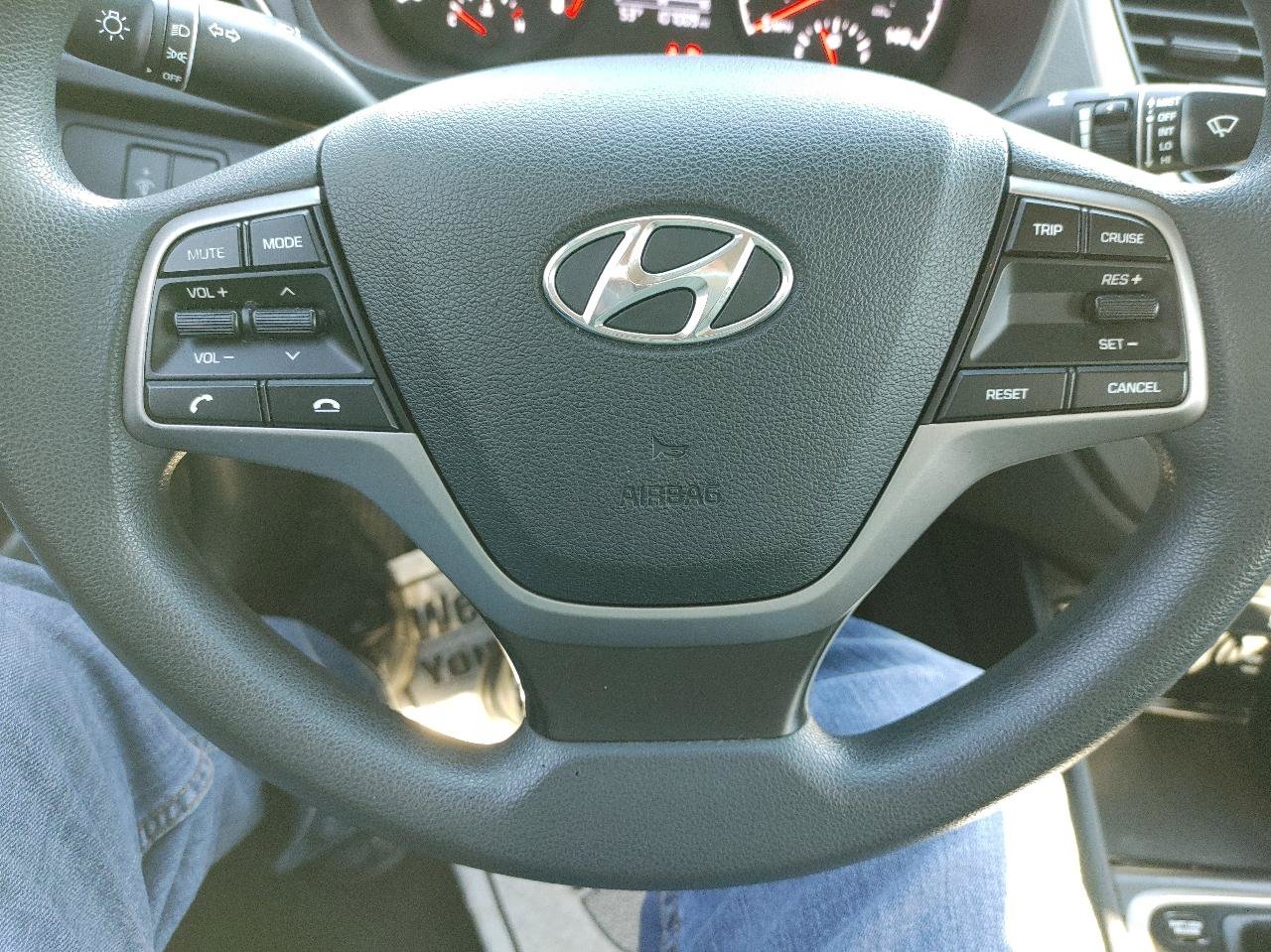 Used 2019 Hyundai Accent SE FWD image 14