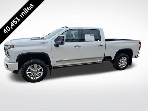 Used 2024 Chevrolet Silverado 2500 High Country w/ Technology Package AWD/4WD image 3
