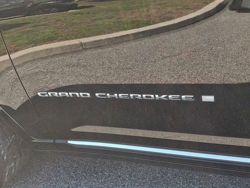 Used 2022 Jeep Grand Cherokee L Summit image 31