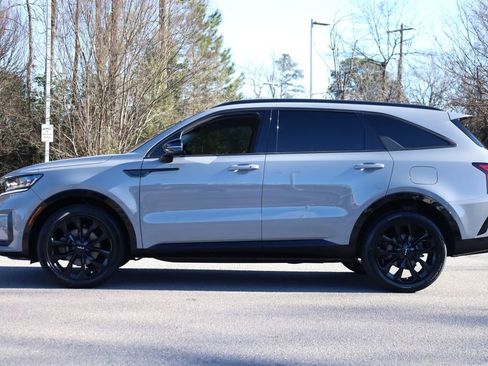 Used 2023 Kia Sorento SX image 2