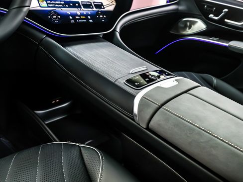 New 2026 Mercedes-Benz EQS 550 4MATIC SUV image 6