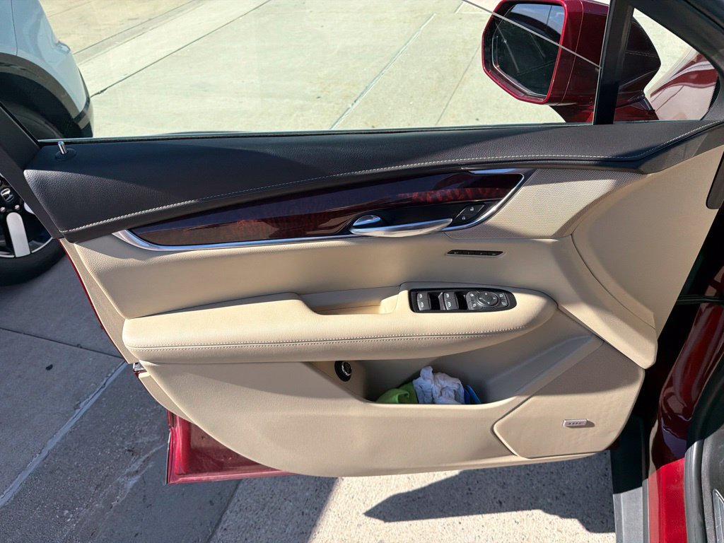 Used 2018 Cadillac XT5 Luxury w/ Driver Awareness Package AWD/4WD image 11