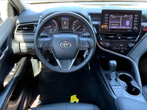 Used 2024 Toyota Camry SE image 6