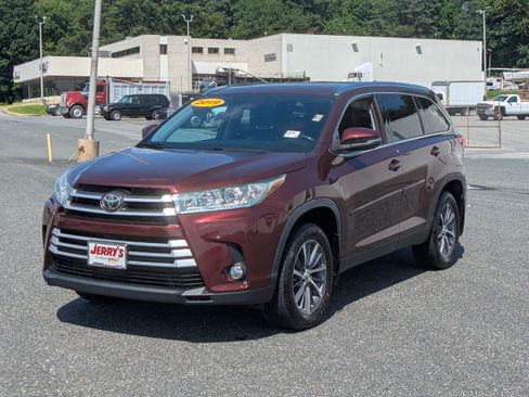 Used 2019 Toyota Highlander XLE AWD/4WD image 4
