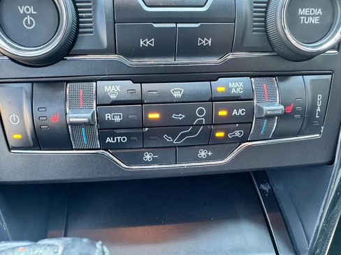 Used 2017 Ford Explorer XLT w/ Equipment Group 202A FWD image 30
