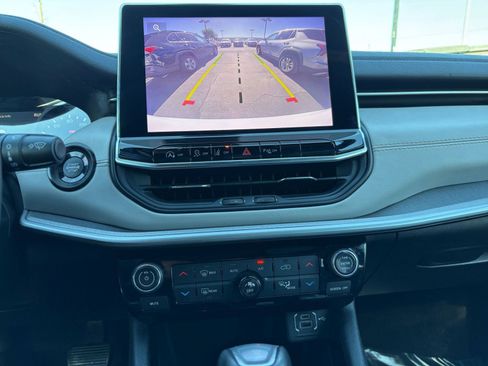 Used 2025 Jeep Compass Limited image 17