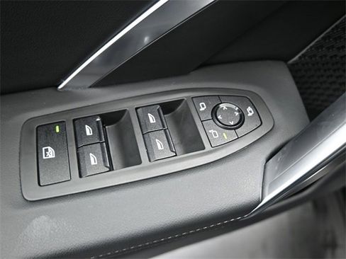 Certified 2025 BMW X2 xDrive28i w/ Premium Package image 21