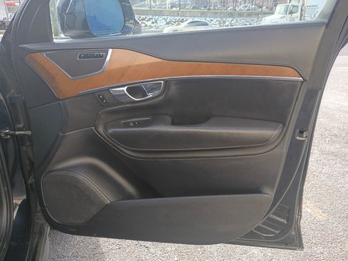 Used 2016 Volvo XC90 T6 Inscription w/ Vision Package image 12