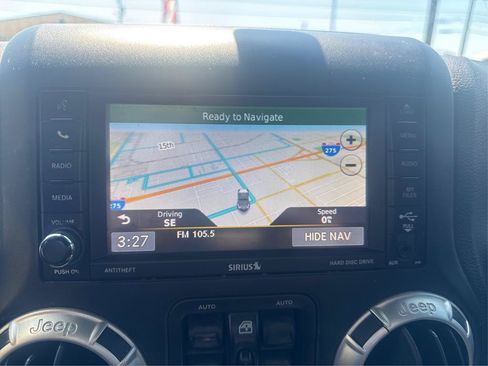 Used 2017 Jeep Wrangler Unlimited Sahara w/ Connectivity Group AWD/4WD image 17