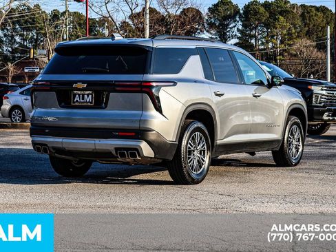 Used 2024 Chevrolet Traverse LT image 5