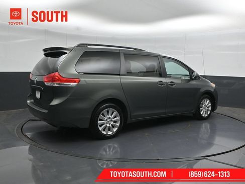 Used 2014 Toyota Sienna LE AWD/4WD image 2