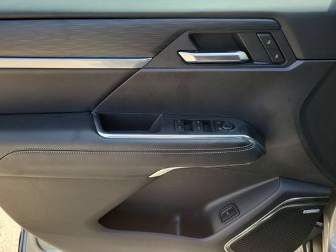 Used 2025 GMC Acadia Elevation FWD image 21