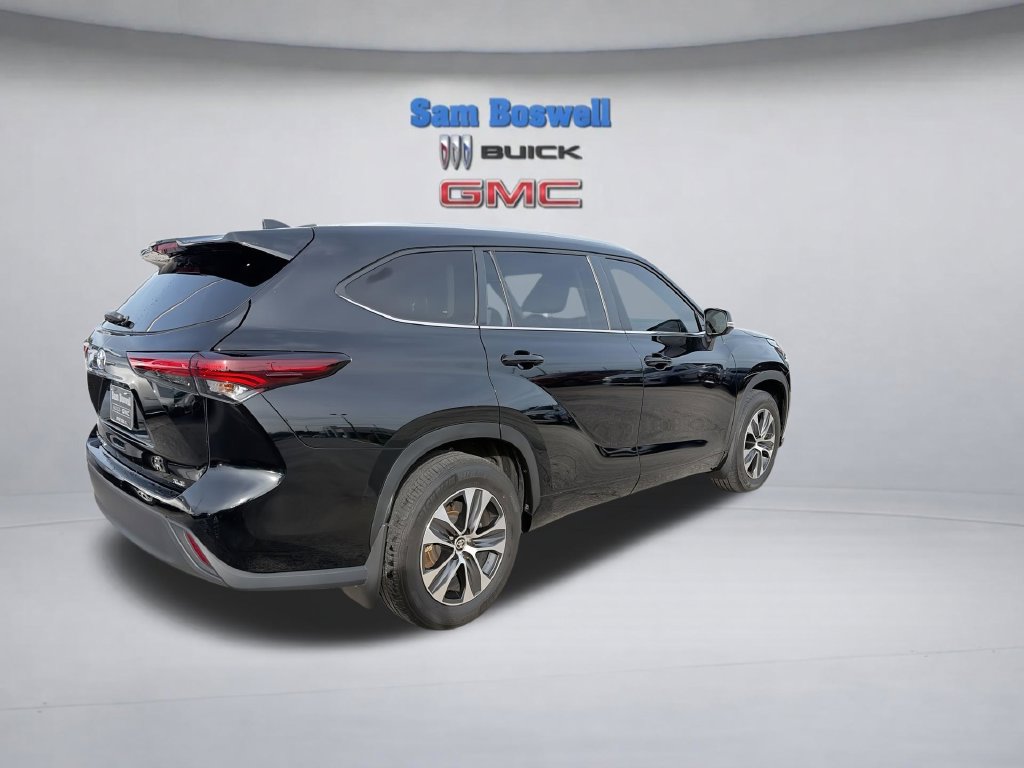 Used 2024 Toyota Highlander XLE FWD image 9