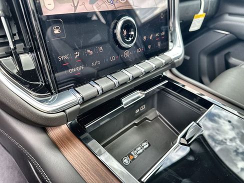 New 2026 GMC Yukon XL Denali w/ Denali Reserve Package image 27