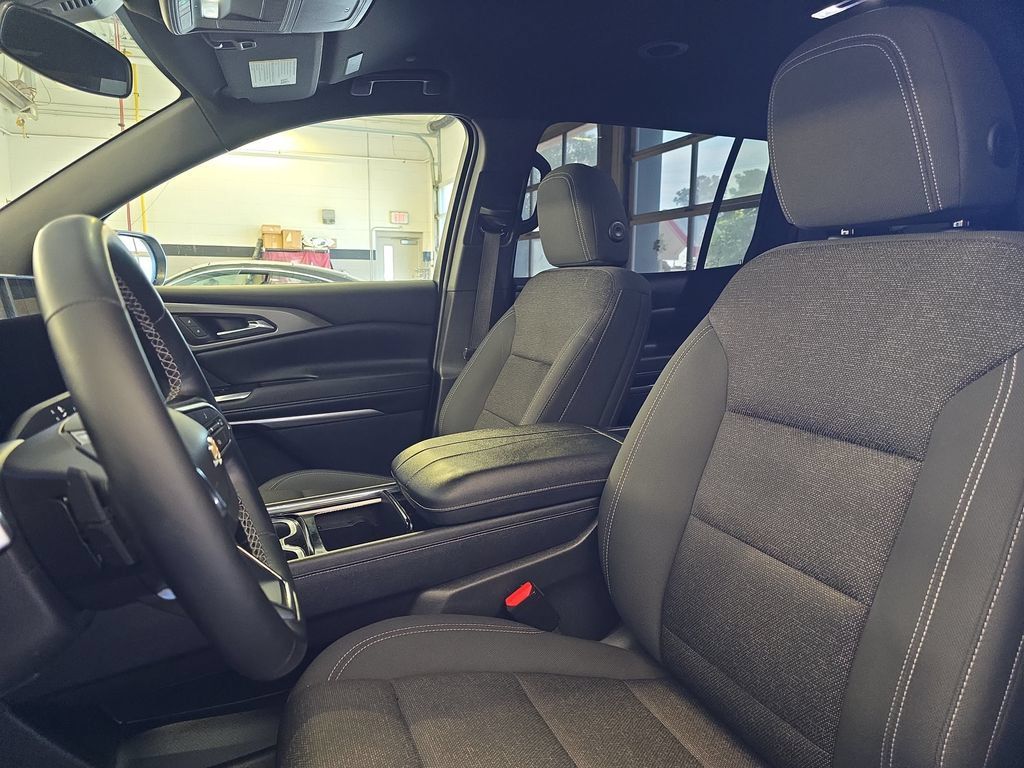 Used 2024 Chevrolet Traverse LT FWD image 16