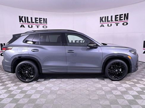 New 2026 Volkswagen Tiguan SE R-Line image 8