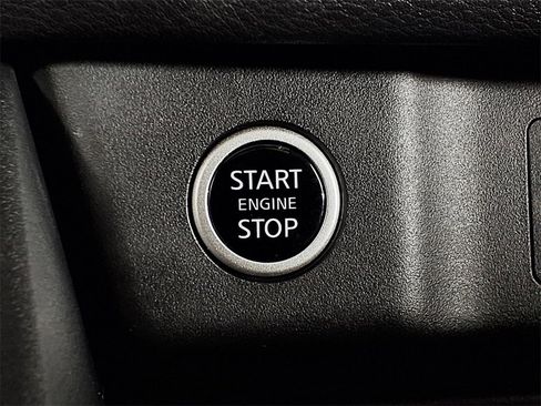 Used 2021 Nissan Rogue SV w/ Premium Package image 18