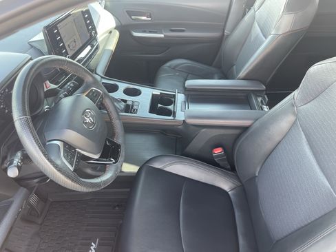 Used 2022 Toyota Sienna XSE FWD image 16