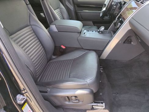 Used 2022 Land Rover Discovery S AWD/4WD image 18