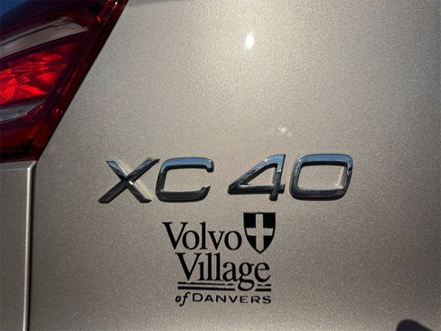 Certified 2023 Volvo XC40 B5 Plus w/ Climate Package image 8