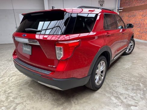 Used 2022 Ford Explorer XLT w/ Equipment Group 202A image 5