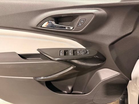 Used 2025 Chevrolet Trax LT FWD image 12